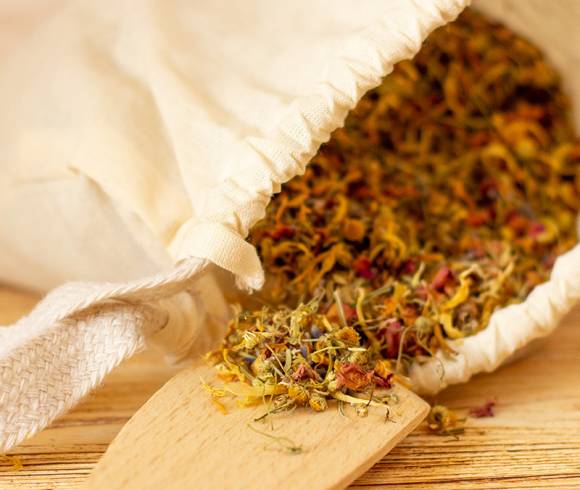 Ayurvedic herbal mixture for a relaxing bath.