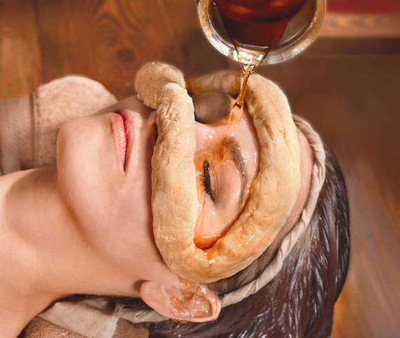 Treatment with a ring of dough around the eyes into which ghee is slowly poured.