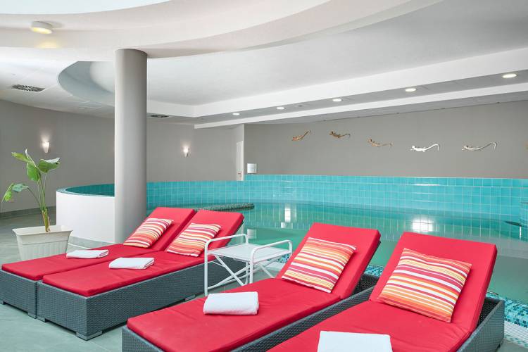 Pool & sauna area