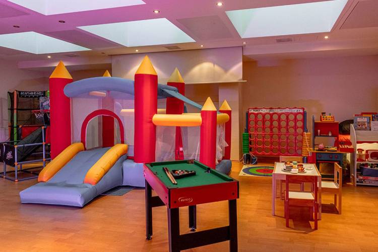 Teil des Services im Grand Hotel Binz ist Der Kinder- und Jugendclub, der an Weihnachten, Silvester und Ostern geöffnet hat.