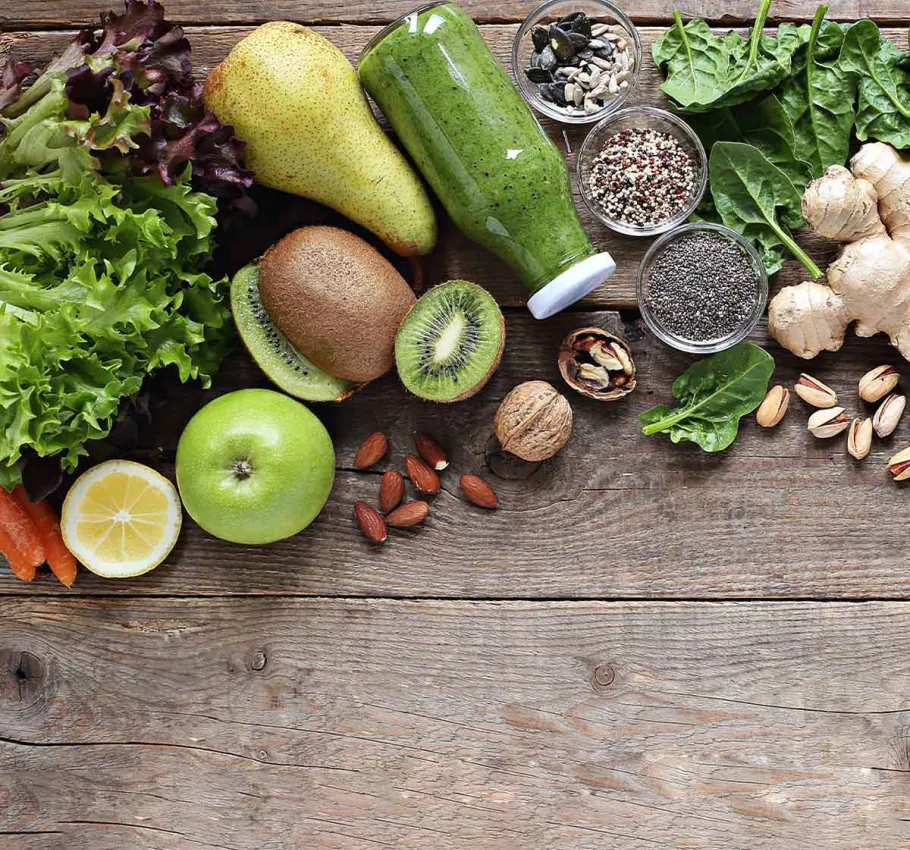 Eine Auswahl an basischem Obst, Gemüse und Nüssen für Ihre Basenfastenkur im Grand Hotel Binz auf Rügen.
